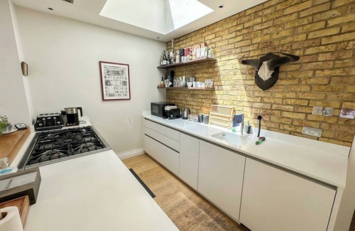 Addison Apartment | 2 Bedroom Flat with Private Patio & Firepit in Shepherds Bush near Hammersmith