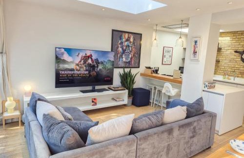 Addison Apartment | 2-Bedroom flat with private patio & firepit in Shepherds Bush near Hammersmith