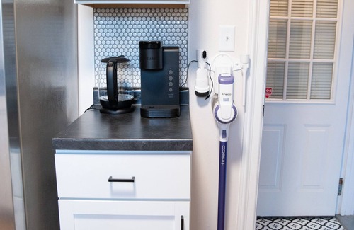 Youngstown House | 2 bedroom getaway in the heart of Mill Creek Park just a block from Newport Lake