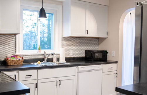 Youngstown House | 2 bedroom getaway in the heart of Mill Creek Park just a block from Newport Lake