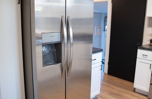 Youngstown House | 2 bedroom getaway in the heart of Mill Creek Park just a block from Newport Lake