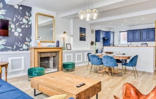 Carentan Apartment | 2 Bedroom Gorgeous Apartment In Carentan