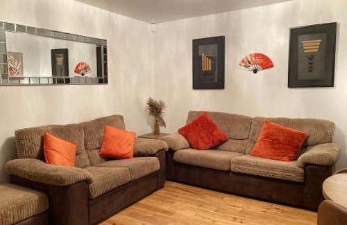 Cwmbrwla Apartment | 2-Bedroom Ground-Floor Apartment with Free Parking