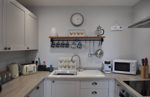 Mabe Cottage | 2 Bedroom Holiday Home - with Hot Tub & EV Charger