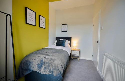 Great Harwood House | 2 Bedroom House- Contractors - Families - Sleeps 4