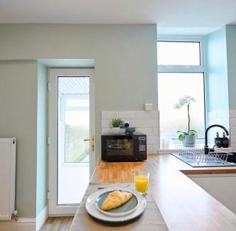 Great Harwood House | 2 Bedroom House- Contractors - Families - Sleeps 4