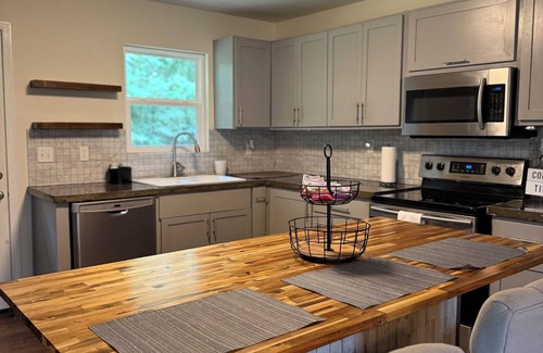 Bessemer House | 2-bedroom house in Bessemer, Alabama. n30 mins from downtown Birmingham