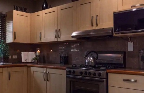 Arima House | 2-bedroom house in gated community. Mins from airport, walking to shops and bars