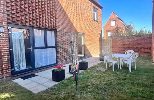 Chatham House | 2 Bedroom House in Quiet Neighbourhood, Conveniently Located- 2 Parking Spaces