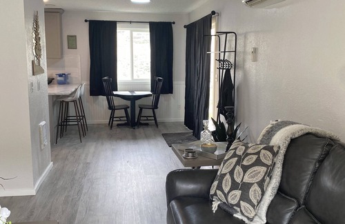 Okanogan County House | 2-bedroom house with a river view in Coulee Dam with WiFi, AC