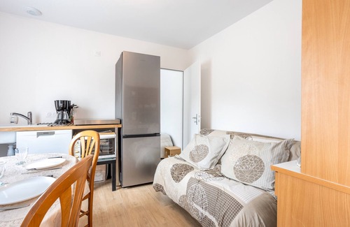 Curzon House | 2-Bedroom Independent Accommodation for 4 to 6 People, 20 Minutes from the Beach
