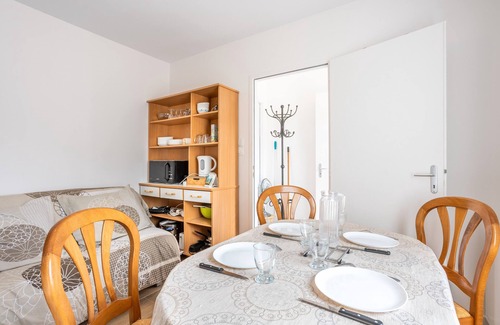Curzon House | 2-Bedroom Independent Accommodation for 4 to 6 People, 20 Minutes from the Beach