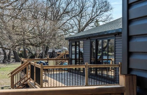Harwood Cabin | 2-bedroom Lake Front Cottage in Harwood, ON #4
