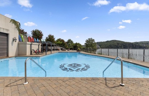 Ridgedale House | 2 Bedroom Lake View Villa - Unit 401