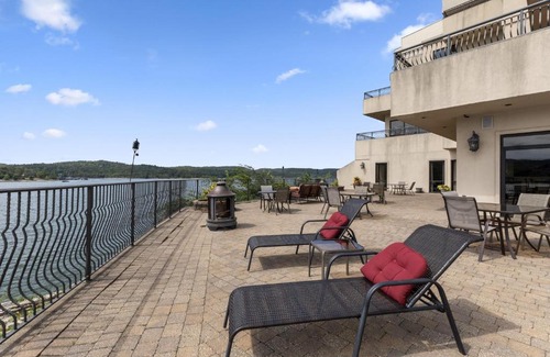 Ridgedale House | 2 Bedroom Lake View Villa - Unit 401