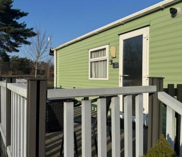 Tewitfield Resort | 2 Bedroom Lakeview Lodge - Ensuite & Balcony Deck