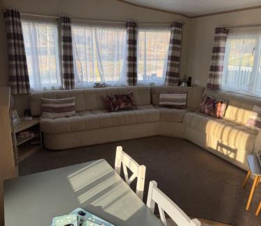 Tewitfield Resort | 2 Bedroom Lakeview Lodge - Ensuite & Balcony Deck