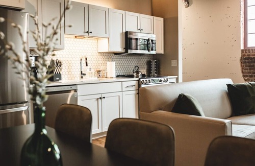 Jonesville Apartment | 2 Bedroom Loft, Renovated Historic building Downtown Elkin, near Vineyards