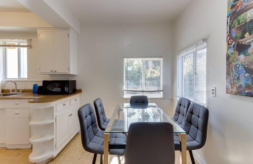 Rampart Village House | 2 Bedroom Mid-Wilshire Charmer close to Downtown