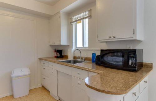 Rampart Village House | 2 Bedroom Mid-Wilshire Charmer close to Downtown