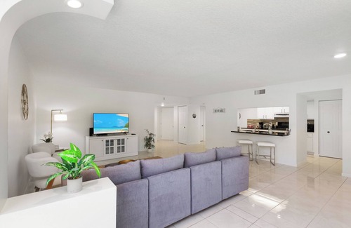 Tropic Palms Apartment | 2-bedroom modern apt w/king bed & pool, 10 min. to the beach!