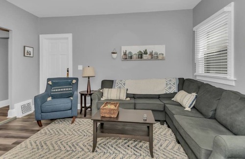 Bay View Apartment | 2 Bedroom Modern Apt | Bayview milwaukee