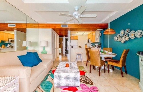 Makaha Condo | 2-Bedroom Oceanfront Condo w/Private Lanai