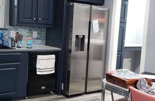 Lone Star House | 2 bedroom, one bath house with Lakeview to Lone Star Lake.