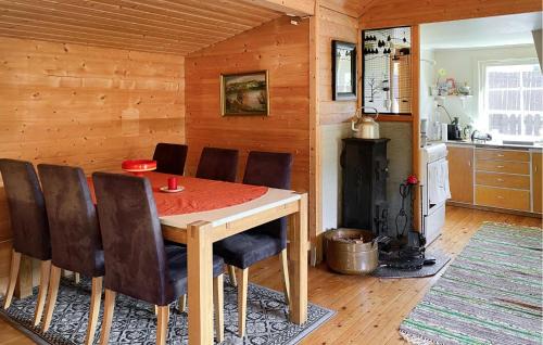 Ulsteinvik House | 2 Bedroom Pet Friendly Home In Haddal