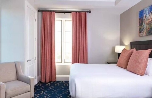 West End Resort | 2-bedroom presidential suite Austin, TX