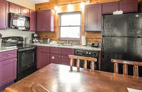 Wisconsin Dells Cabin | 2 Bedroom Resort Cabin in Wisconsin Dells- Christmas Mountain