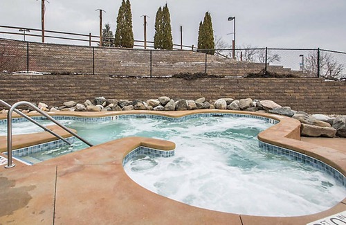 Wisconsin Dells Cabin | 2 Bedroom Resort Cabin in Wisconsin Dells- Christmas Mountain