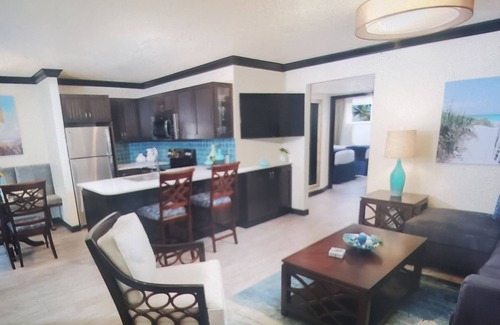 Cocoa Beach Resort | 2-bedroom resort in fantastic Cocoa Beach with WiFi, AC, on the beachn