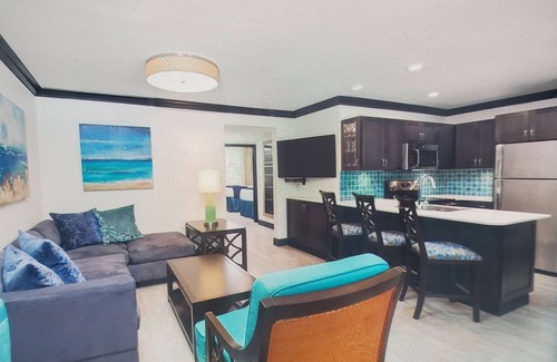 Cocoa Beach Resort | 2-bedroom resort in fantastic Cocoa Beach with WiFi, AC, on the beachn