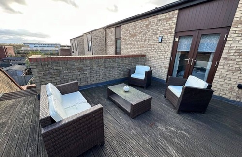 Stockton-on-Tees House | 2 Bedroom Riverside Property with Roof Terrace