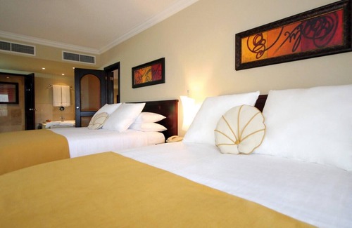 Los Maestros Resort | 2 Bedroom room at Lifestyle Resort
