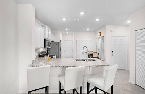 St. Augustine House | 2-Bedroom Roommate Townhome