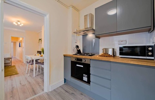 West Norwood Condo | 2 Bedroom SE London Home - Cosy & Great Location