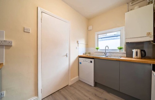 West Norwood Condo | 2 Bedroom SE London Home - Cosy & Great Location
