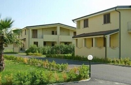 Caulonia Apartment | 2 Bedroom, sleeps 4-6, Direct access to beach, Private Parking for one car.