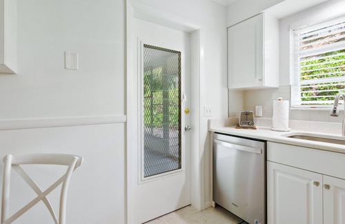 Saint Armands Key House | 2 Bedroom St. Armands Circle Retro Bungalow