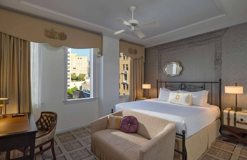 Downtown Austin Hotel | 2-Bedroom Suite at a 4.5⭐️ Hotel
