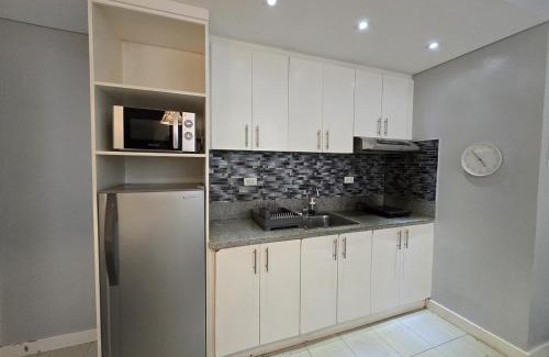 San Lorenzo Apartment | 2 Bedroom Unit with Queen-sized Beds near NAIA T3