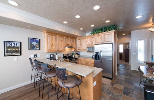 Ogden Condo | 2 Bedroom Vacation Rental in Huntsville, Utah - Snowbasin Lodging LS86