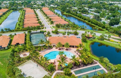 Sarasota Villa | 2-bedroom villa, sleeps 6, in Sarasota 1 mile from Siesta Key beach.