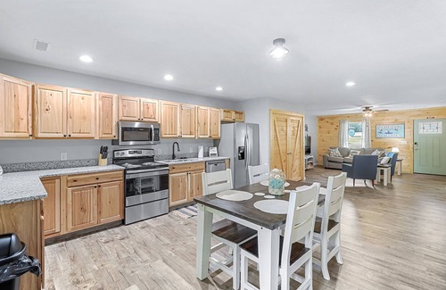 Ten Mile Condo | 2 bedrooms, 2 baths, 1000 sq ft lodge close to the lake.