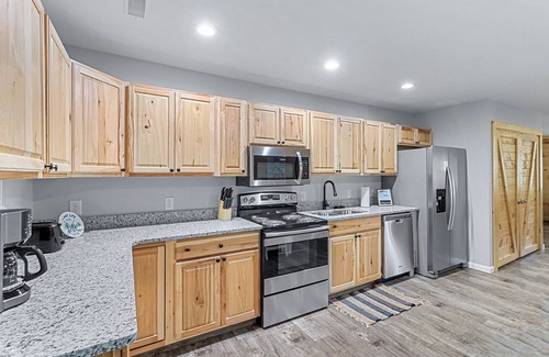 Ten Mile Condo | 2 bedrooms, 2 baths, 1000 sq ft lodge close to the lake.