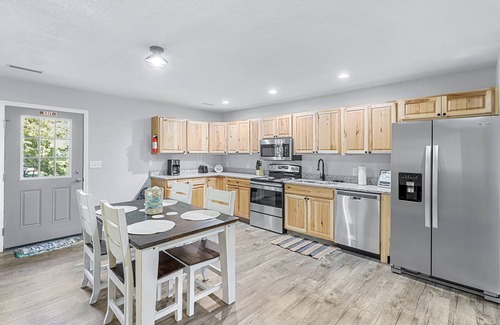 Ten Mile Condo | 2 bedrooms, 2 baths, 1000 sq ft lodge close to the lake.