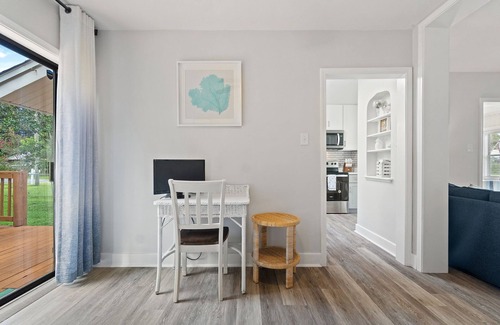 Warrington Cottage | 2 bedrooms - King bed - close to beaches - beautiful deck with outdoor seating.