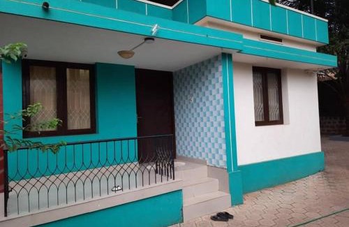 Adyar House | 2 BHK house, on premise parking, upto 10 guests